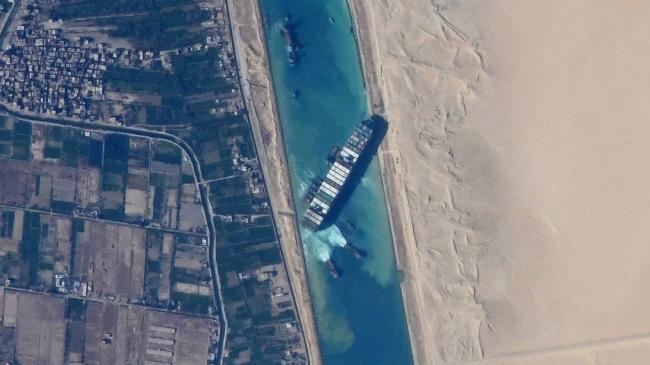 LIFT-MAR-SustainablePorts-WindStuckShip-650x365.jpg
