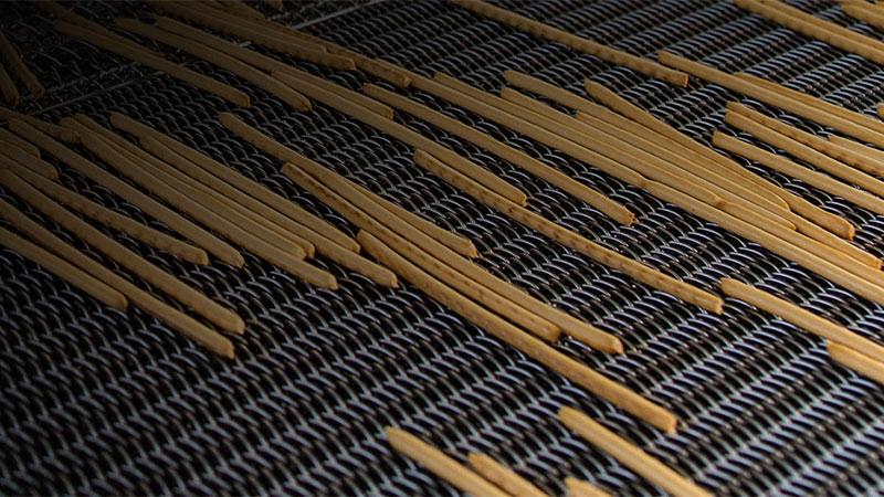 Snacks drying on fluid bed