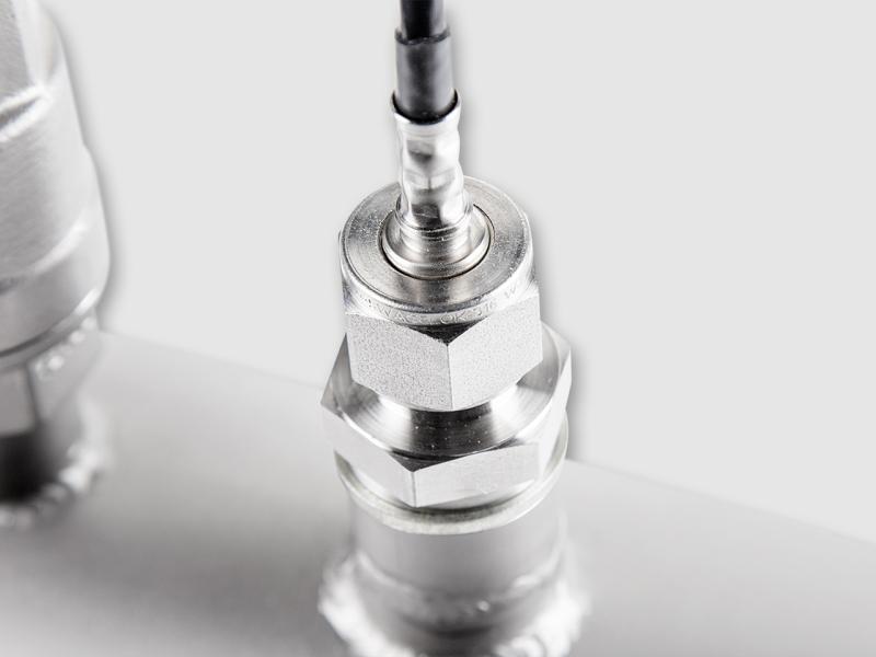Vaisala DRYCAP® Dew Point and Temperature Probe DMP7 is made for tight spaces and low-humidity applications. 